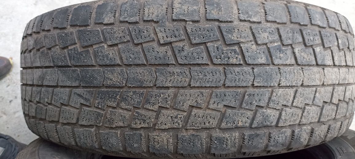 Продам резину HANKOOK 235/65/R 17