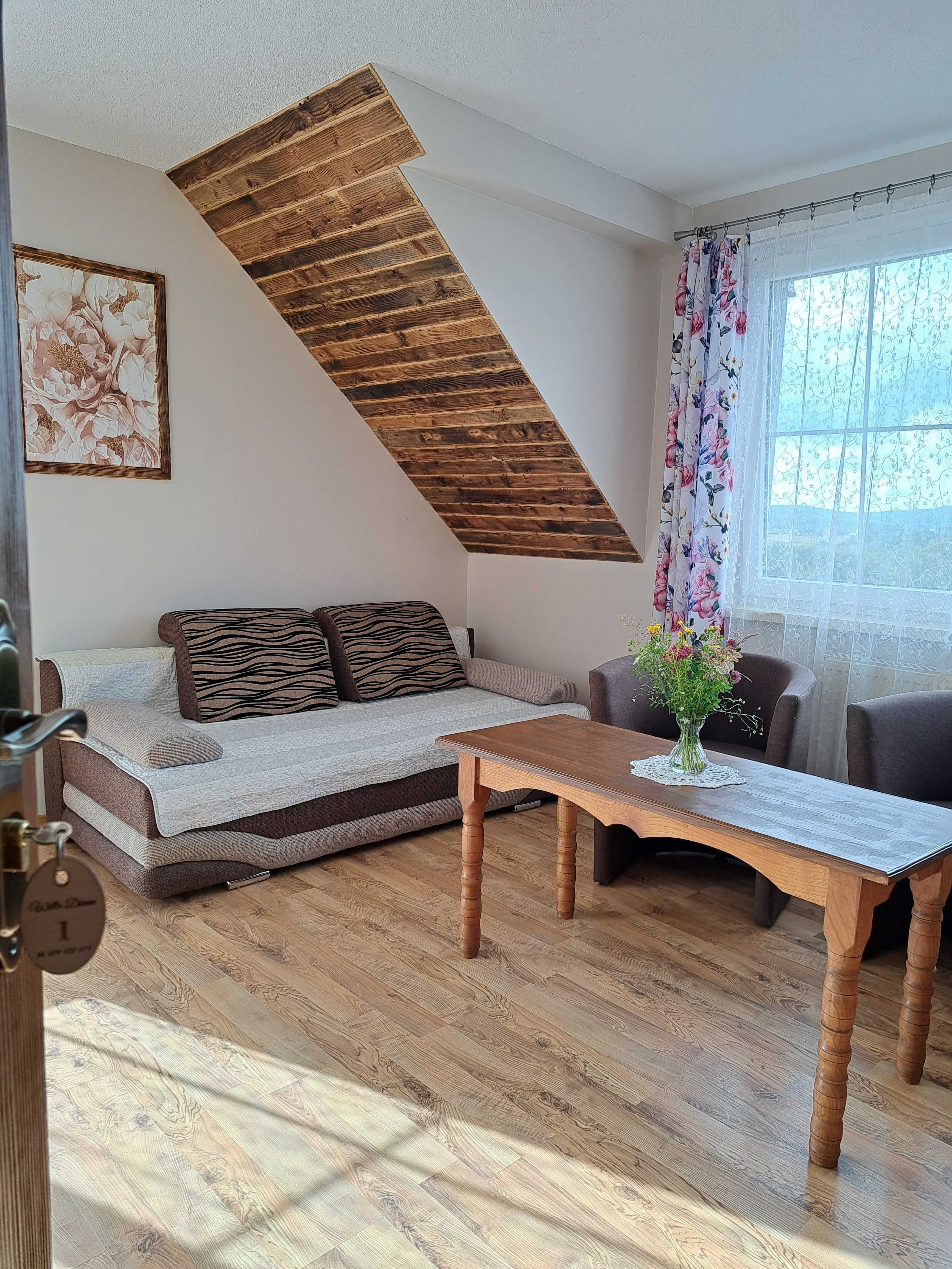 Polańczyk,Noclegi  Bieszczady, pokój  3 osobowy z balkonem