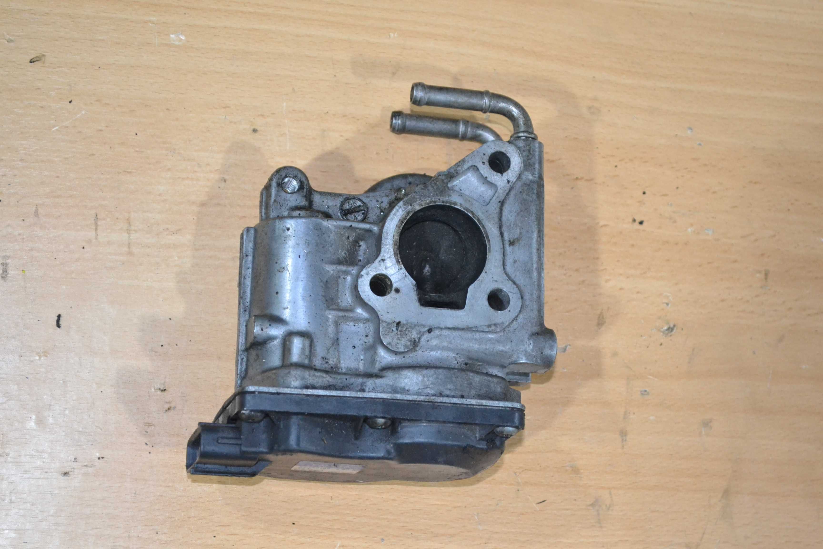 Клапан EGR OPEL INSIGNIA Toyota Auris Avensis Rav 4 2.0 D 258000R010