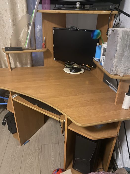 Стол компьютерный