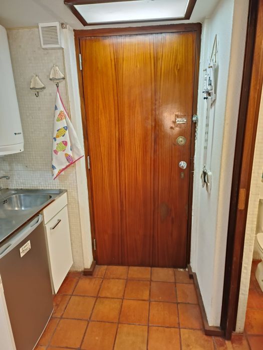 Vendo T0  Sesimbra,  Califórnia 
Predio do tribunal de sesimbra
Segura