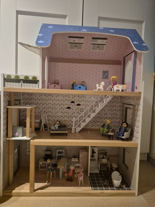 Drewniany domek dla lalek z mebelkami lidl