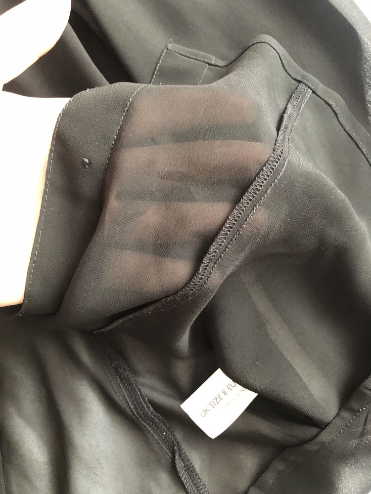 Блуза чорна напівпрозора з воланами рюшами