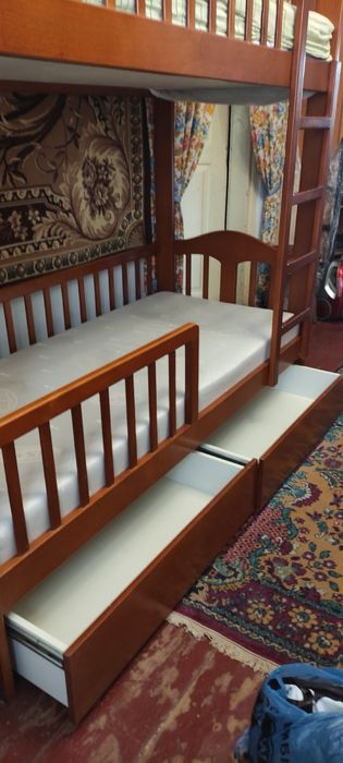 Ліжко двоярусне + матраци