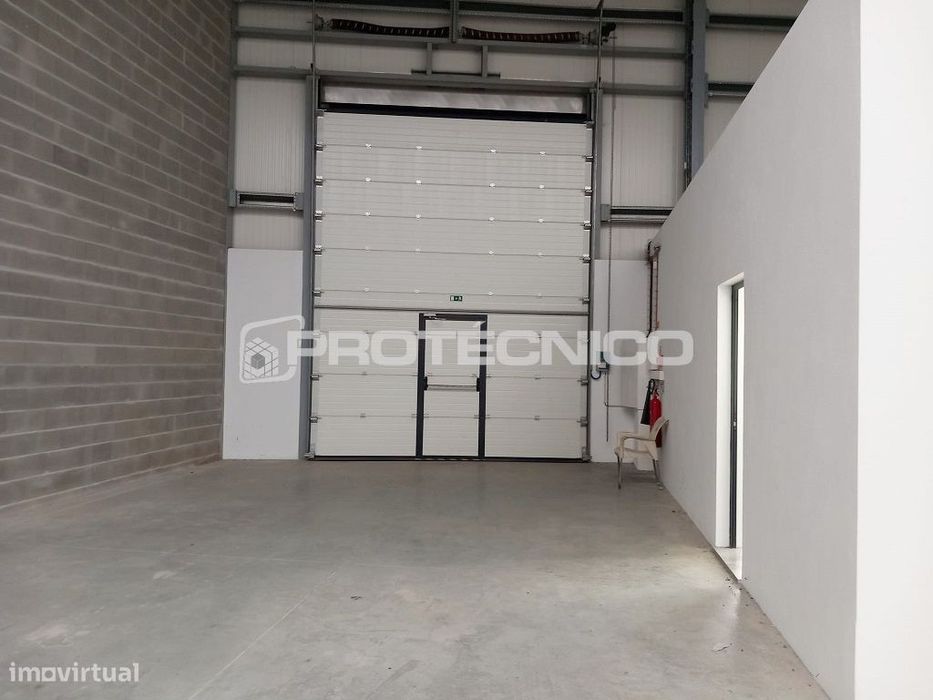 Armazém c/ 400m2 – Z. I. Cacia