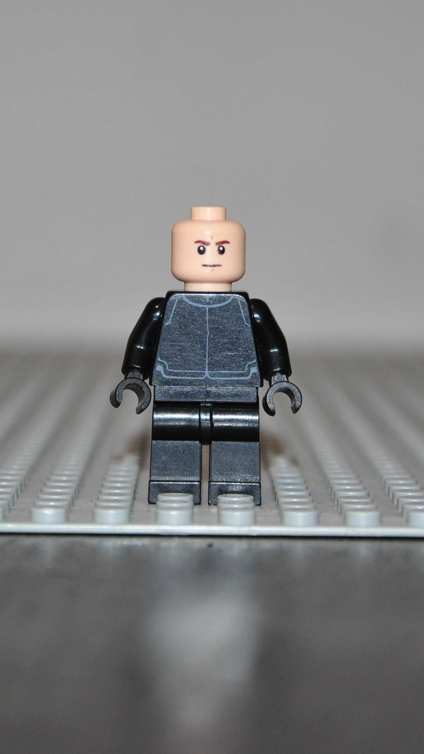 0232 Figurka LEGO sw0671 Star Wars First Order Crew Member