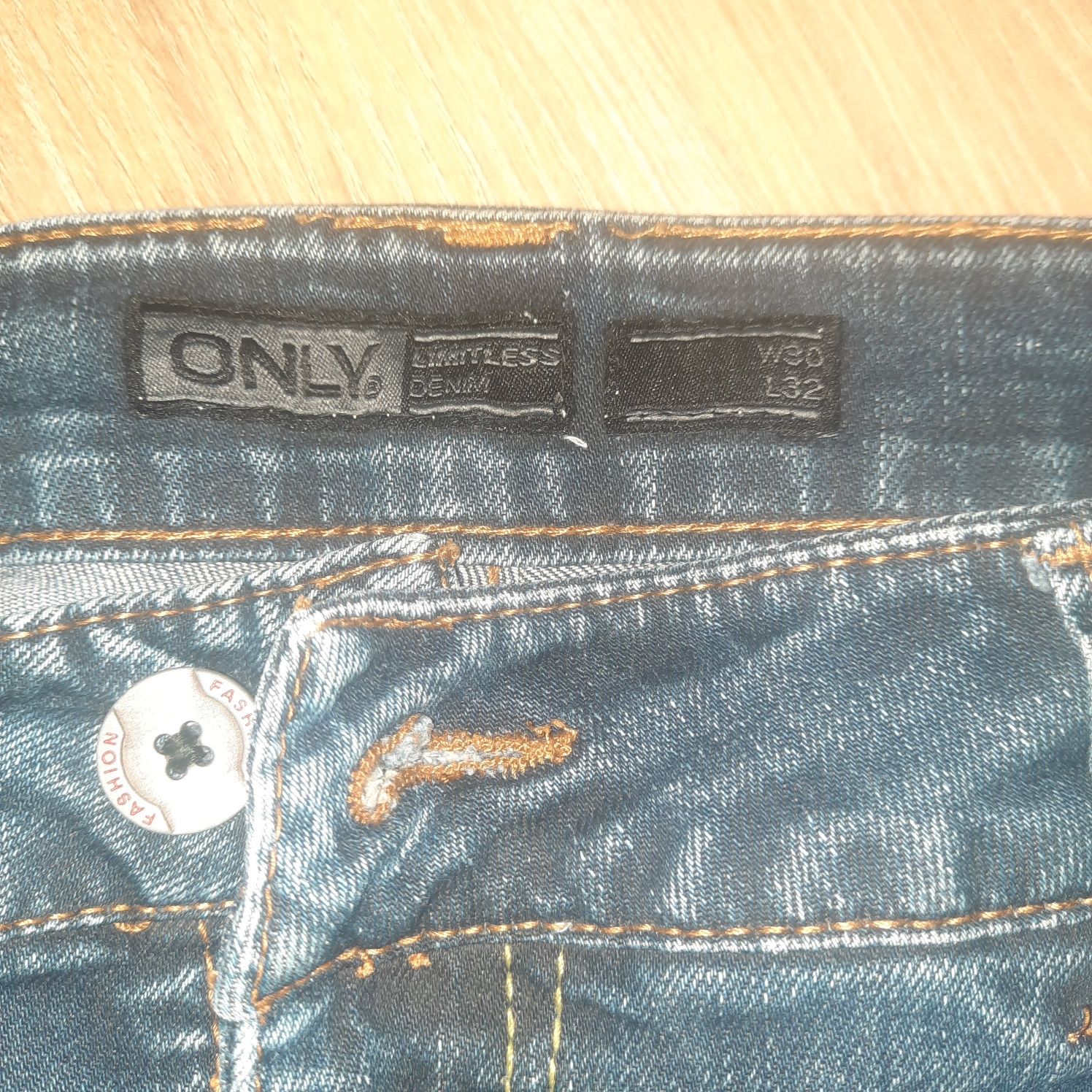 Spodnie jeansy W30L32