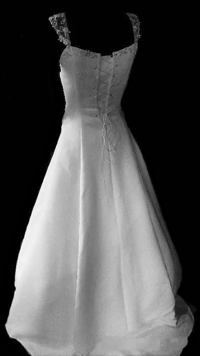 suknia ślubna biała z haftem 36