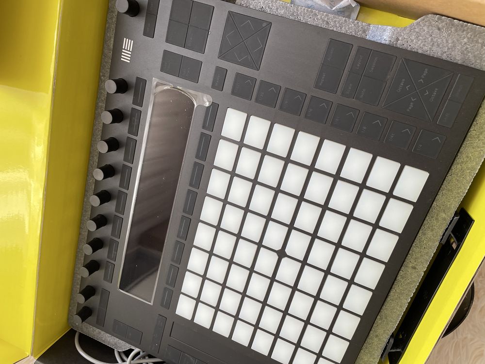 DAW-контроллер Ableton Push 2+ліцензія на ableton live intro
