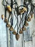 Wisior naszyjnik słowiański drewniany rzeźba amulet prezent talizman