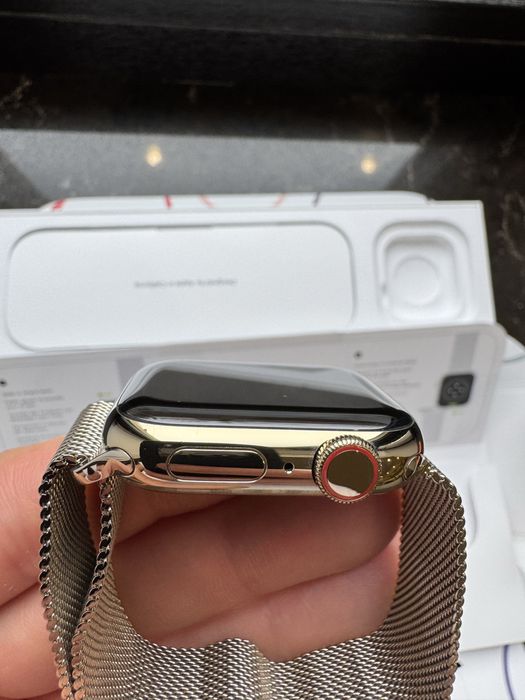 Apple Watch Series 9 GPS + Cellular 41mm Gold Stainless
