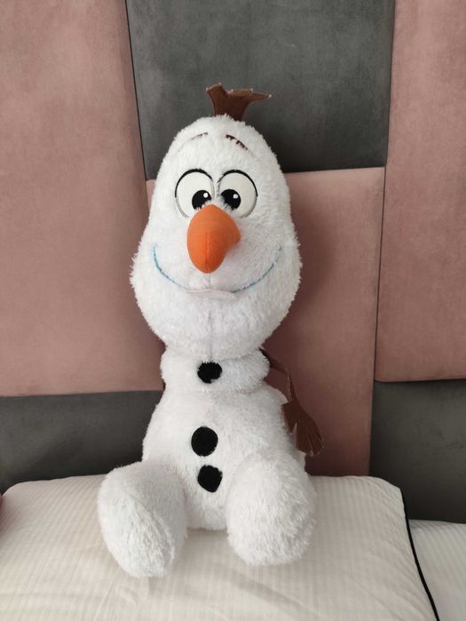 Maskotka Olaf z Krainy Lodu.