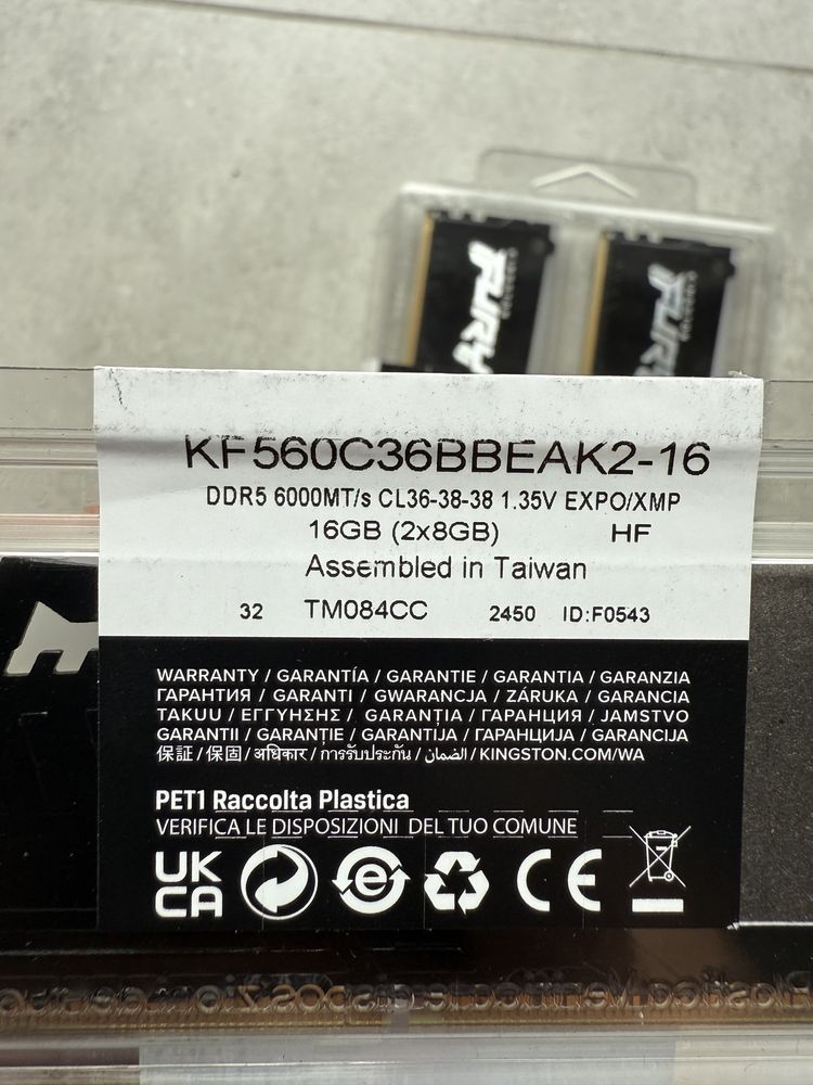 Pamięć RAM Kingston Fury Beast Rgb Ddr5 8 6000Mhz Cl36