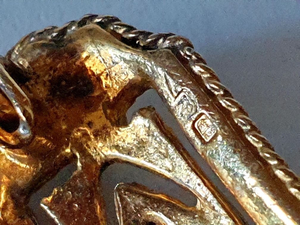 Fantástica pregadeira vintage em prata portuguesa dourada