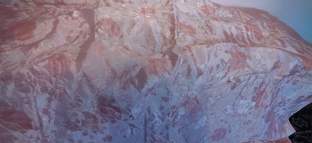 Атласне покривало на диван