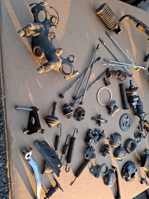 Kawasaki kz 200 głowica  emblemat amortyzator części