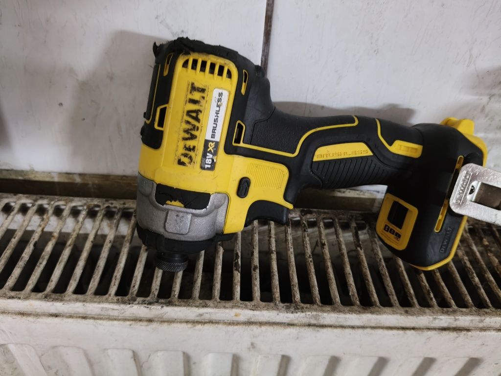 DeWalt dcf887 zakretarka 18v