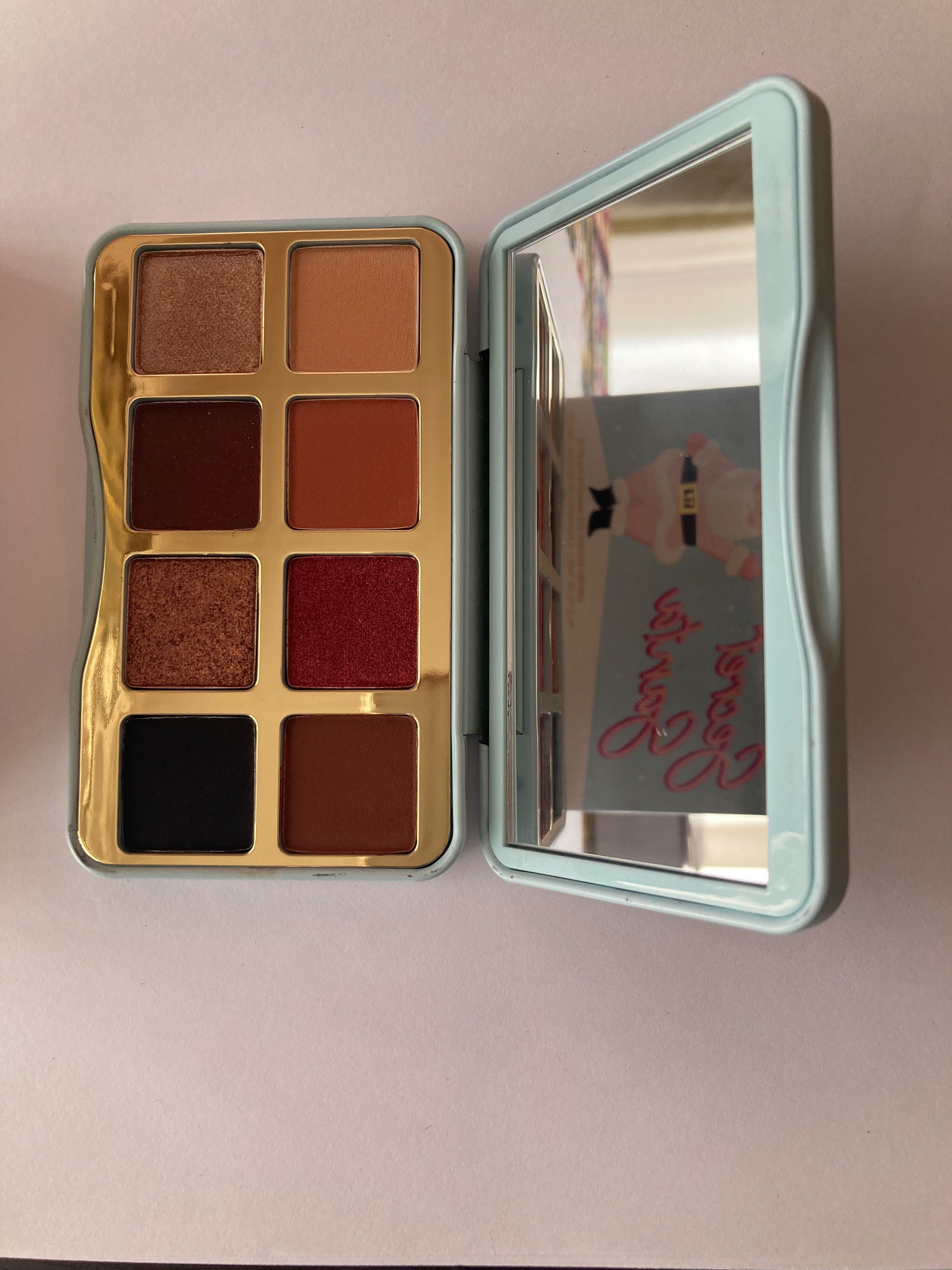 TooFaced Secret Santa - paletka cieni w metalowym opakowaniu