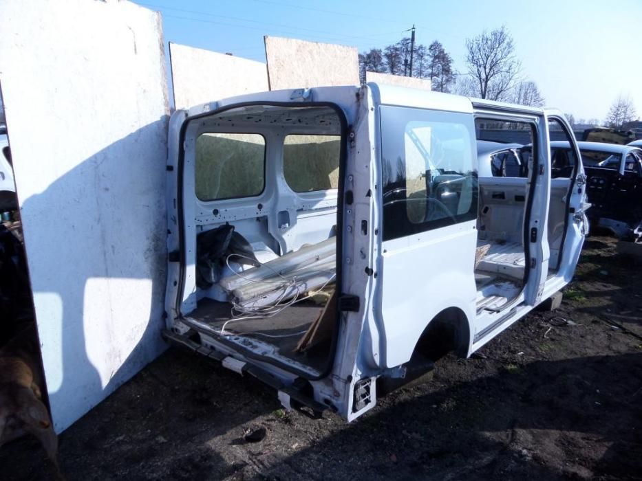 Дверь передняя задняя на Renault Trafic Opel Vivaro двері двери Виваро