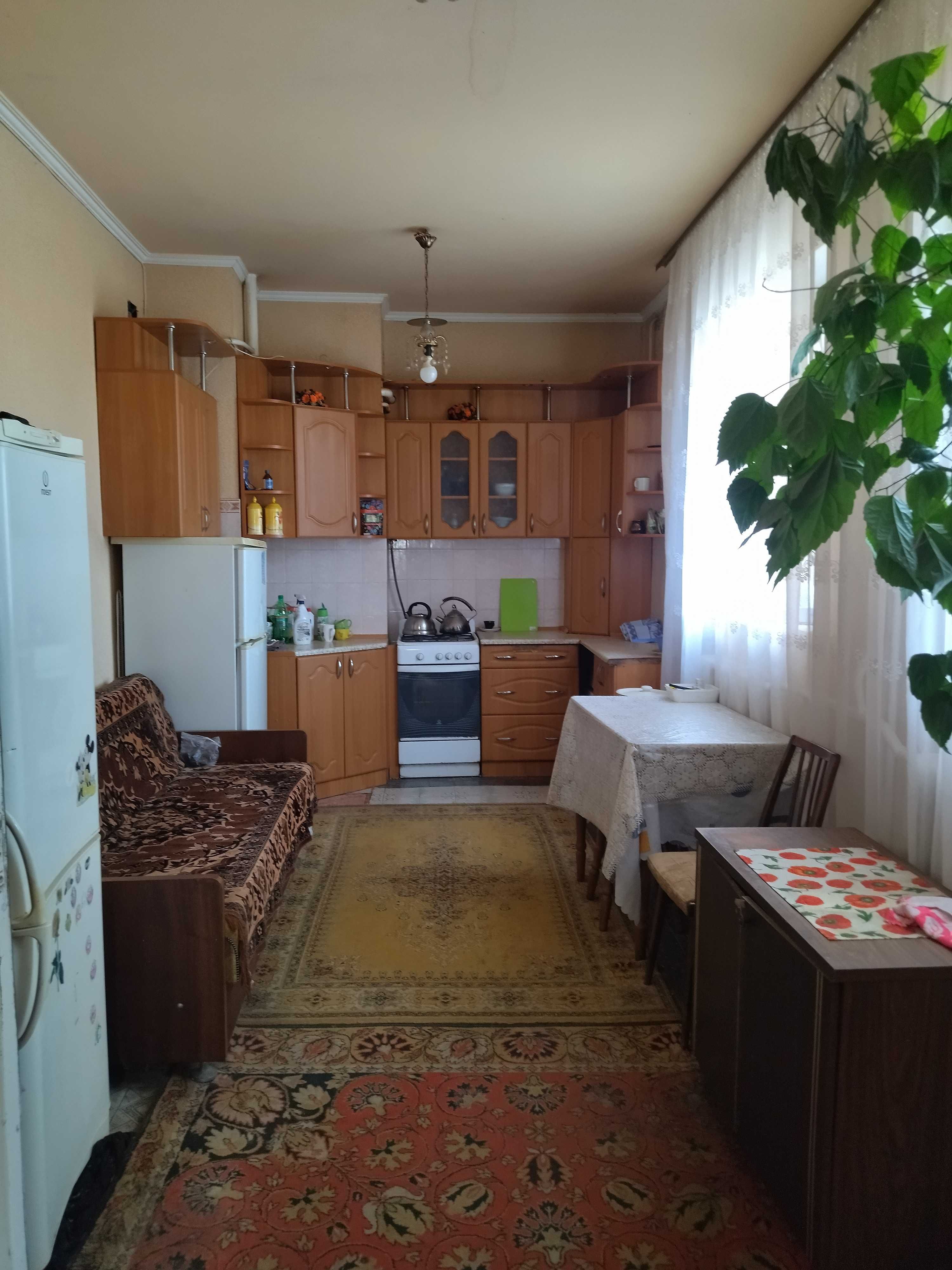 Продаж частини будинку два поверхи