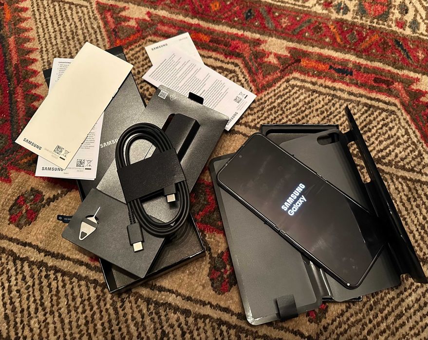 Samsung Galaxy Z Flip5 8GB 512GB GWARANCJA pełen komplet bez rat