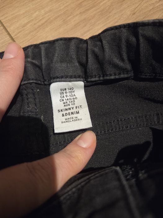 Czarne spodnie jeansy h&m r. 140