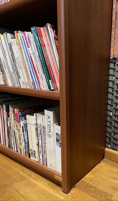 Regał VOX MAGELLAN drewniany wytrzymały z okuciami