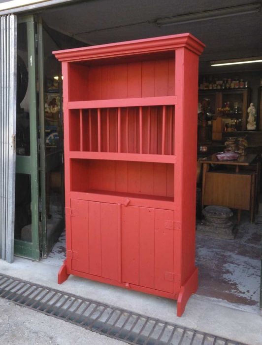 Antigo móvel rústico de cozinha