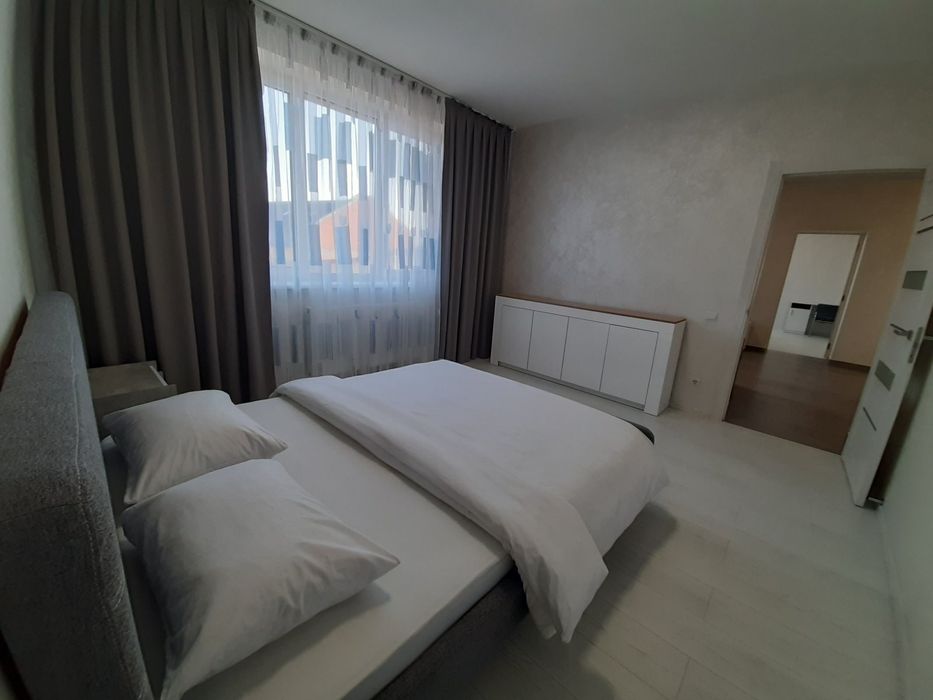 Нова 3 кімн. кв. в самісінькому центрі міста з приват. парковкою.