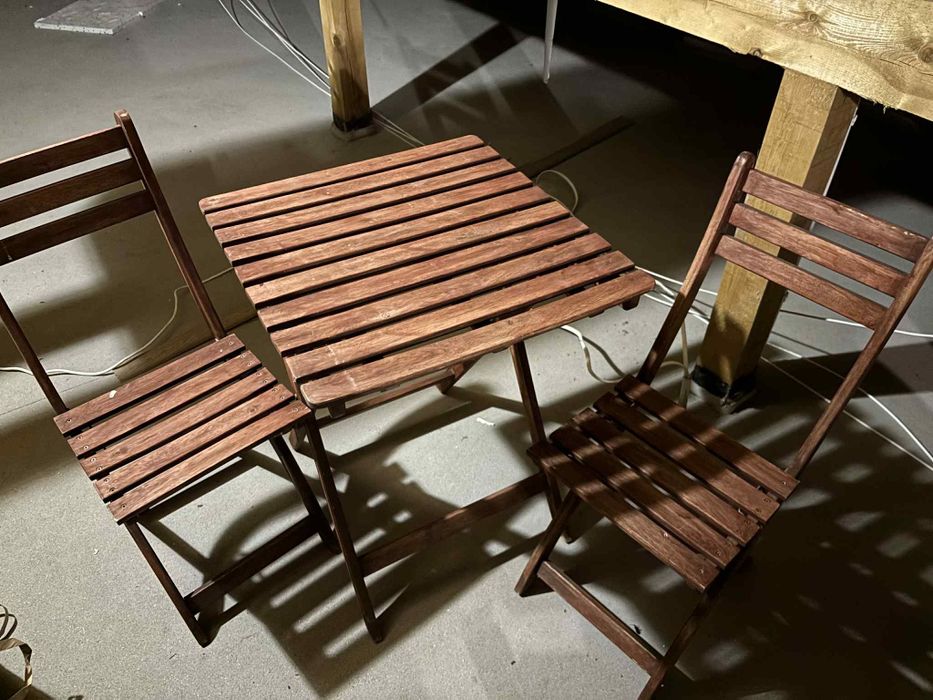Stolik z krzesłami ogrodowy