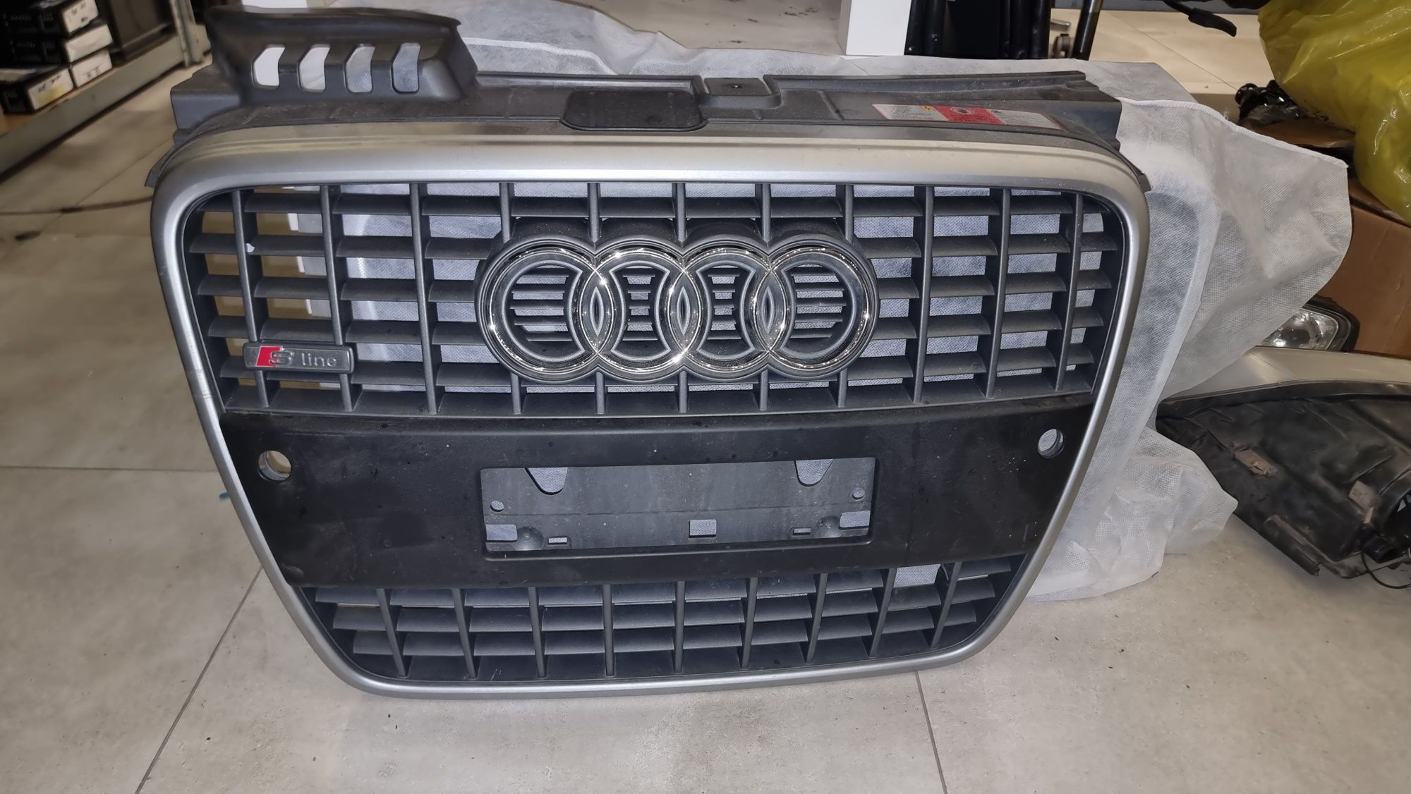 Atrapa grill a4 b7 Sline