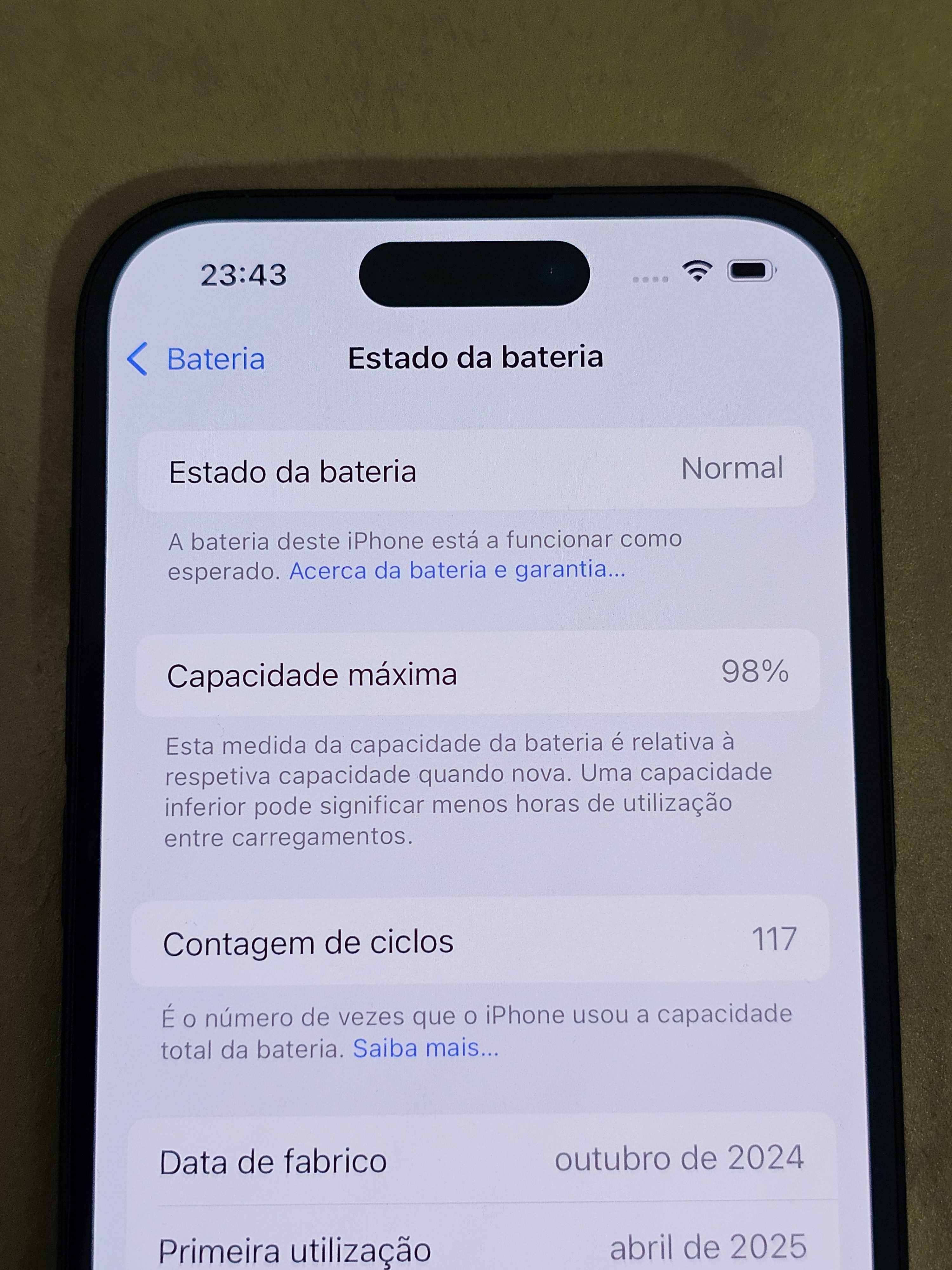 Iphone 15 com 128Gb. Bateria 98%. Estado excelente. Tudo de origem.