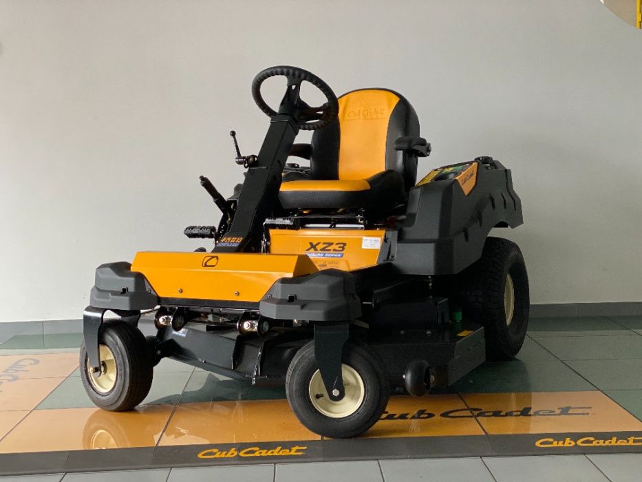 Traktor Ogrodowy Cub Cadet ZERO-TURN XZ3 122cm / V-Twin Kawasaki 24 km