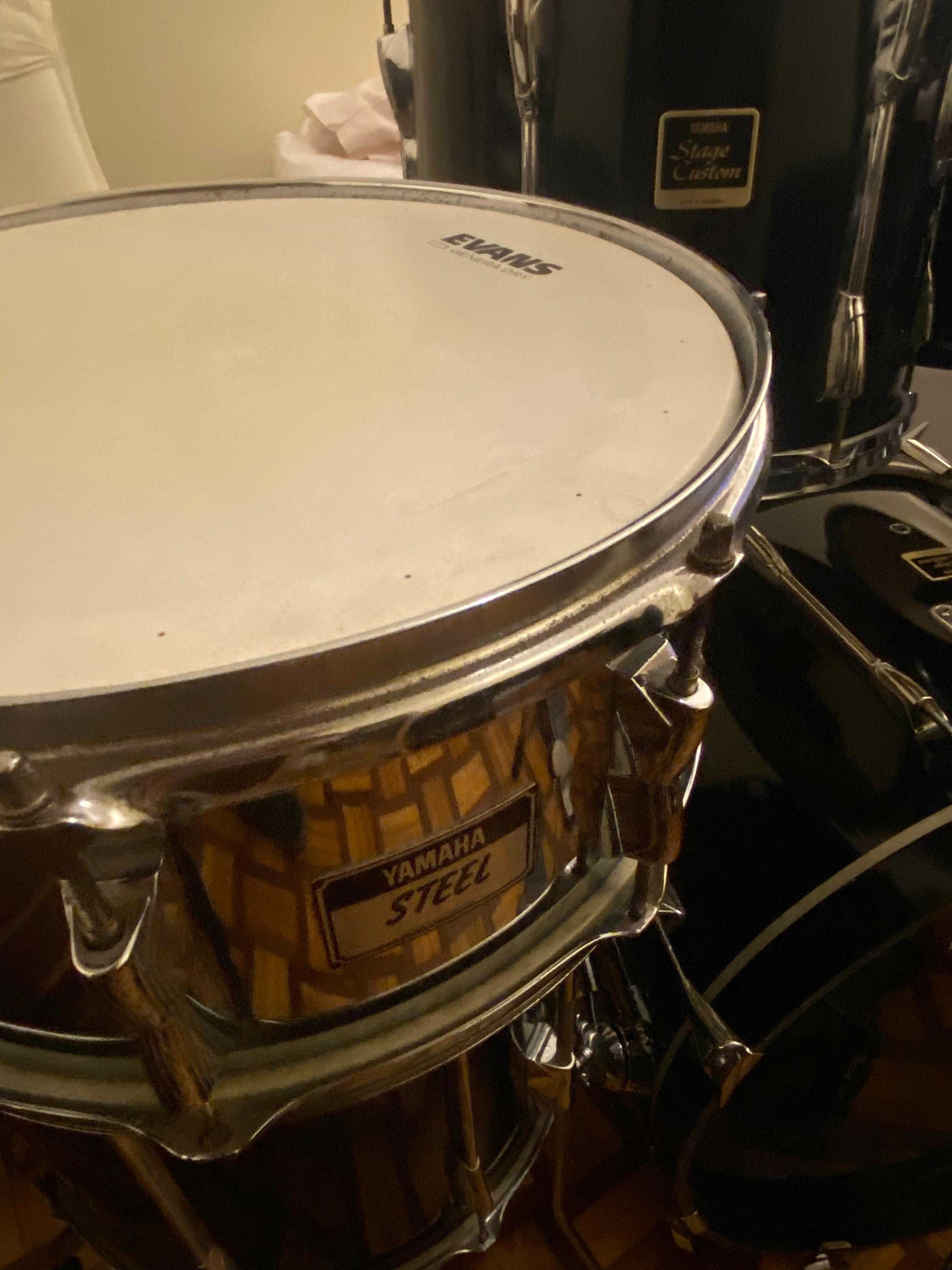 Conjunto Yamaha Stage Custom + Bateria compacta infantil