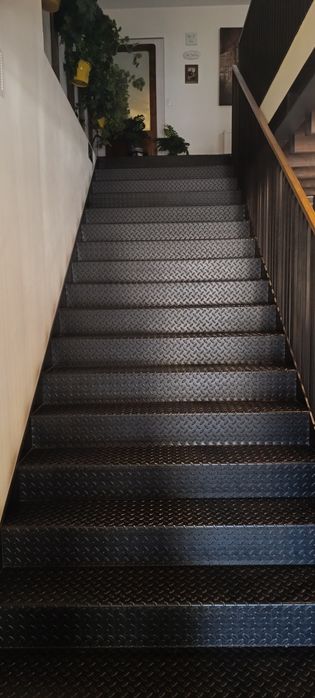 Sprzedam schody metalowe wewnętrzne masywne