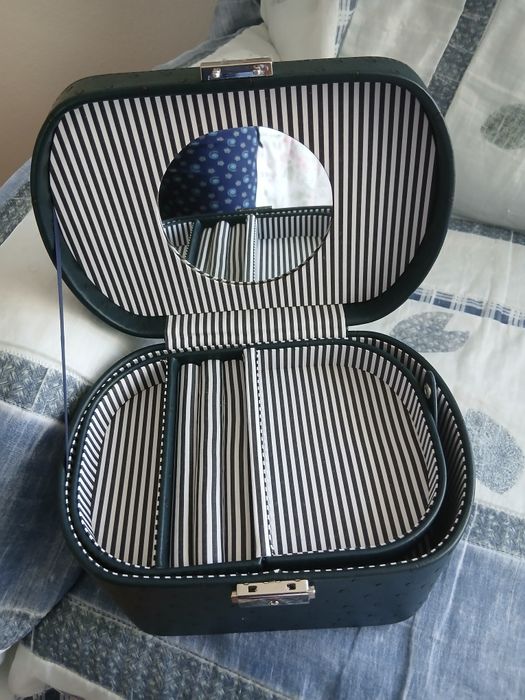 Mala pequena para guardar jóias estado como novo