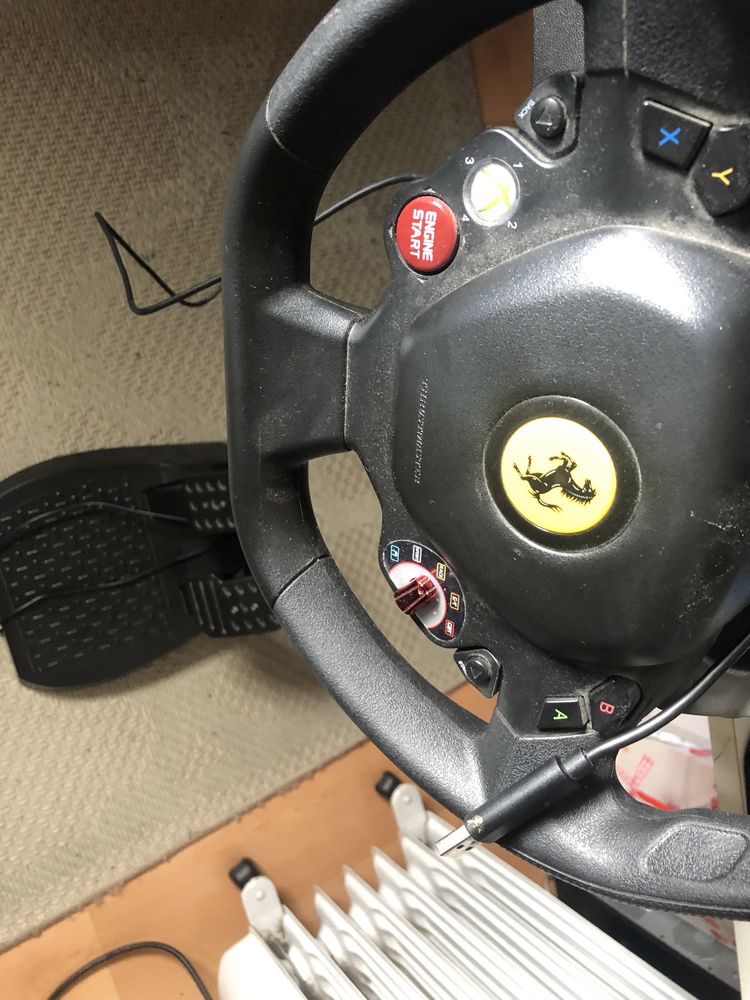 Volante Thrustmaster 458 italy e pedais