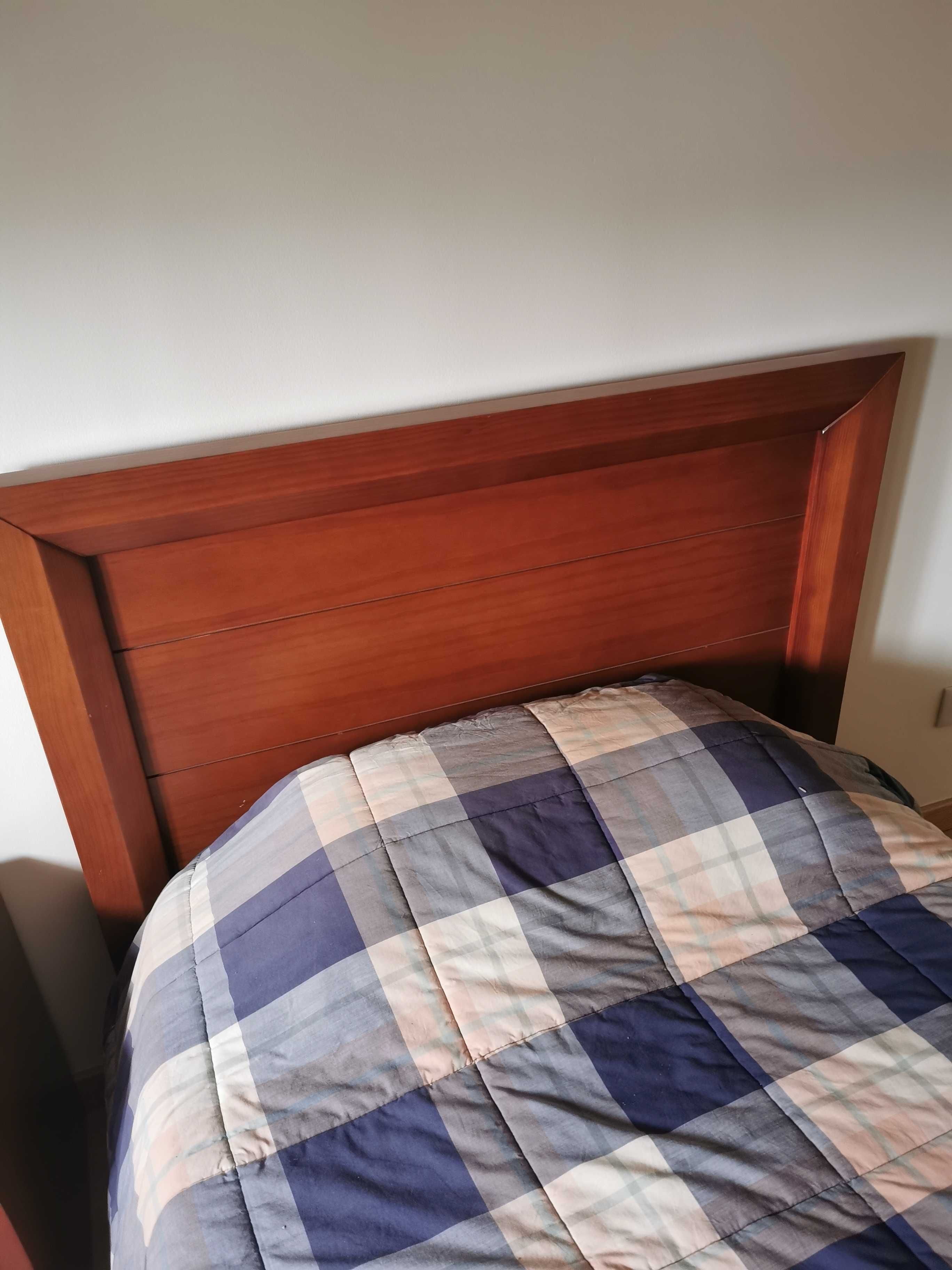 Sommier solteiro (cama) +mesinha cabeceira com colchão