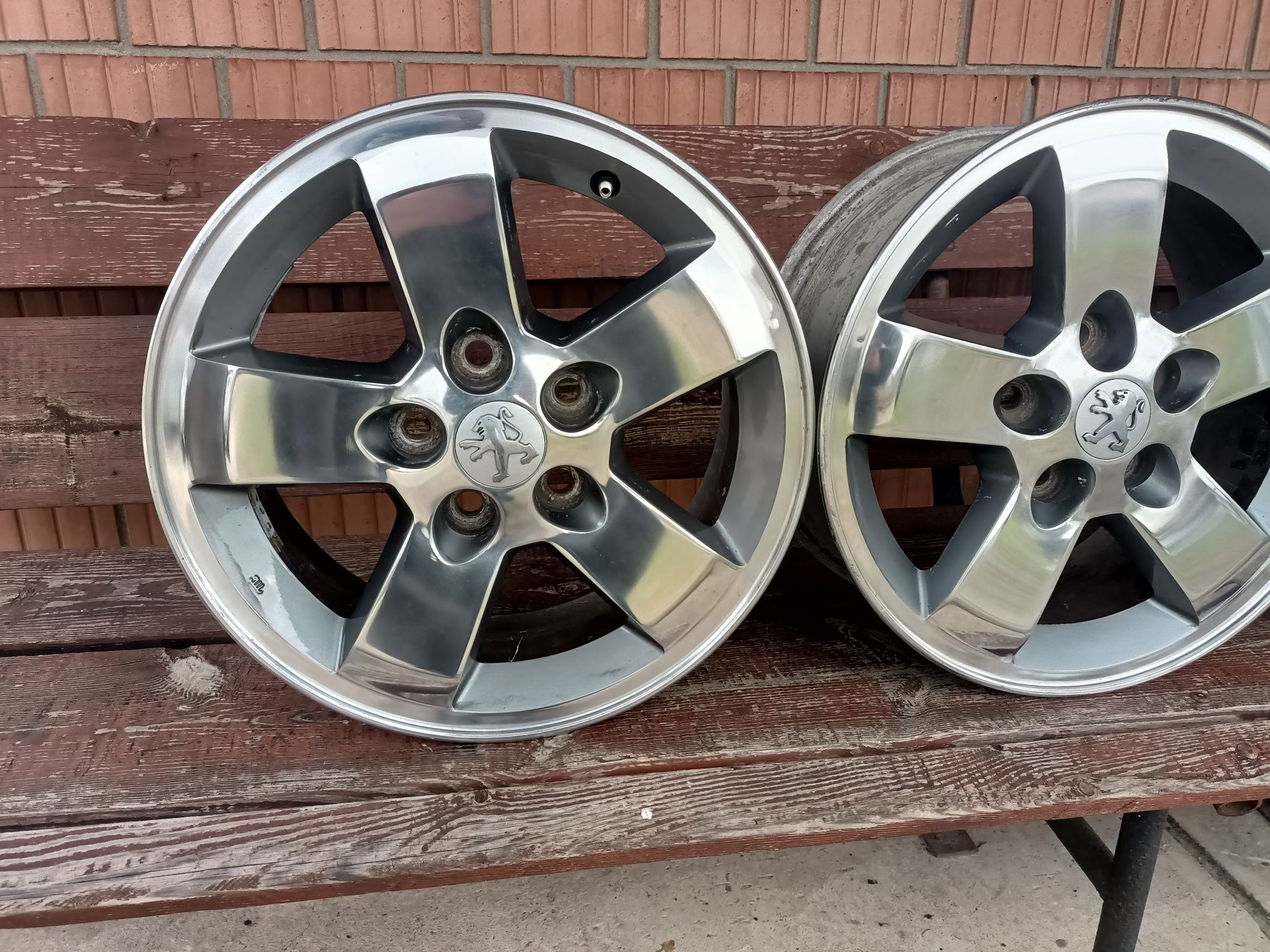 Felgi 5x114,3 R16 Peugeot