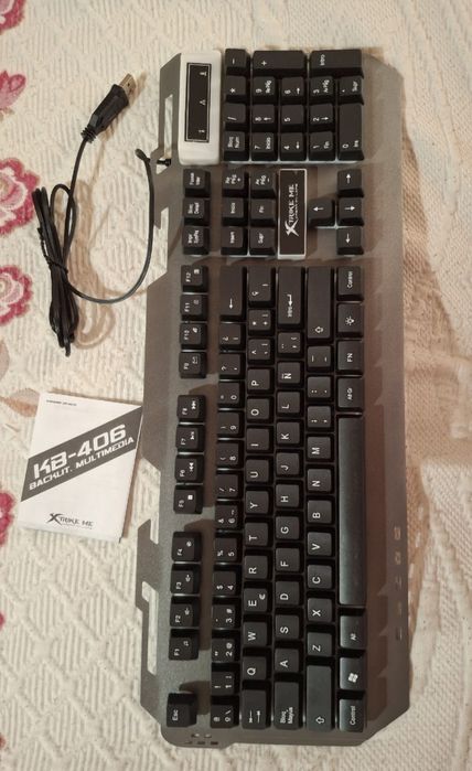 Teclado para jogos Xtrike Me Rainbow KB-406
É um teclado de membrana