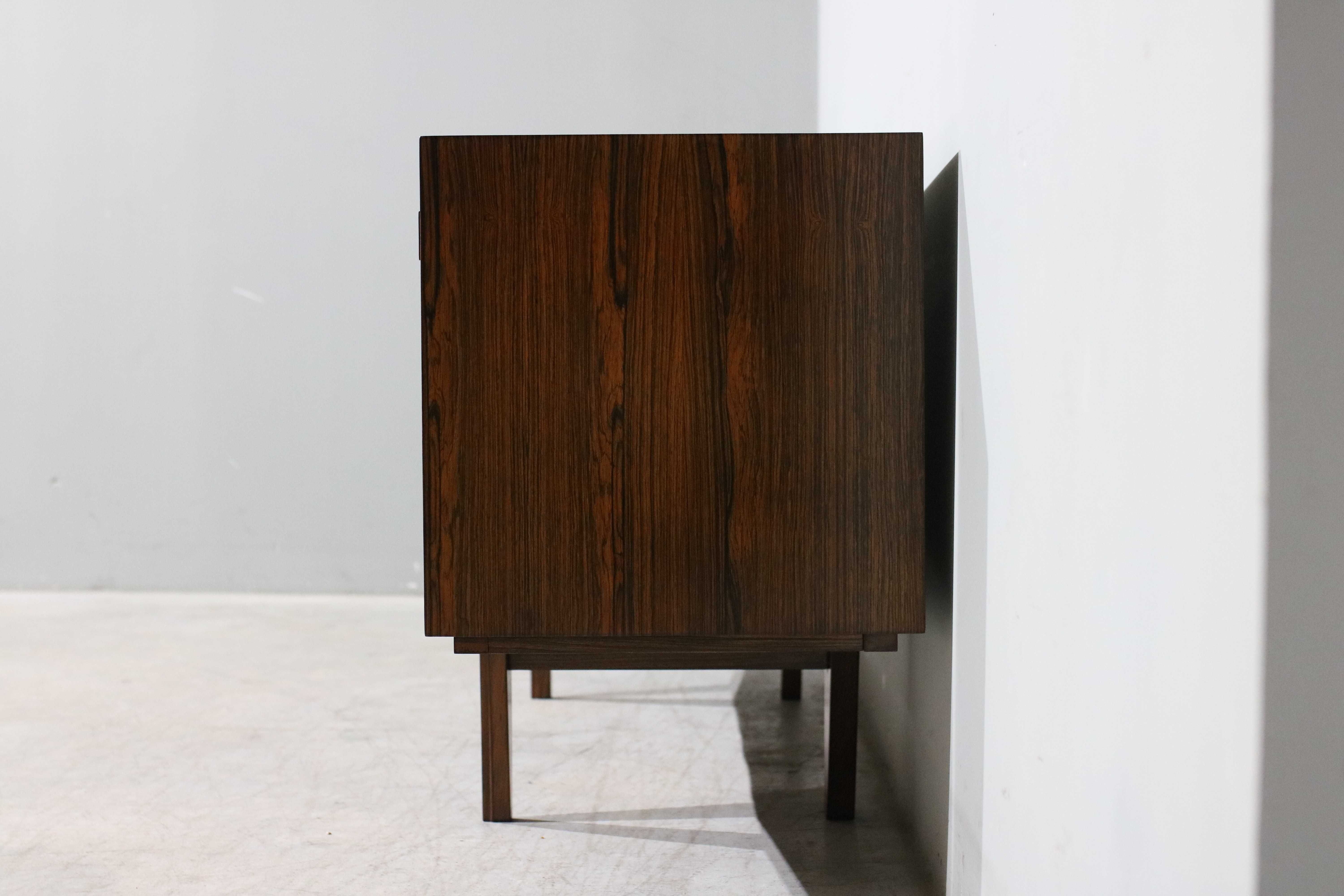 Aparador dinamarquês da década de 1960 em pau santo | Nordic Design
