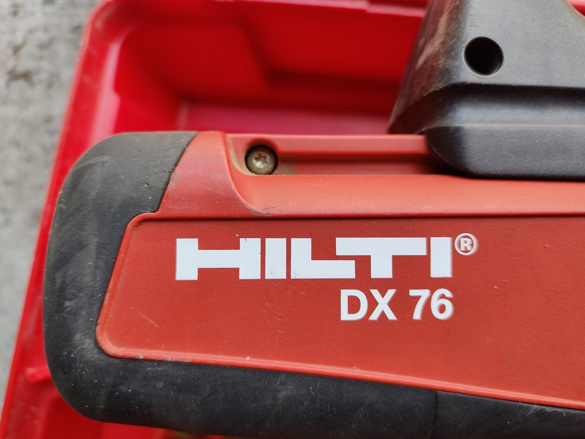 Osadzak Hilti DX 76 - gwoździarka