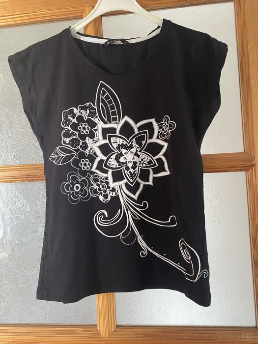 Czarny t-shirt Monari