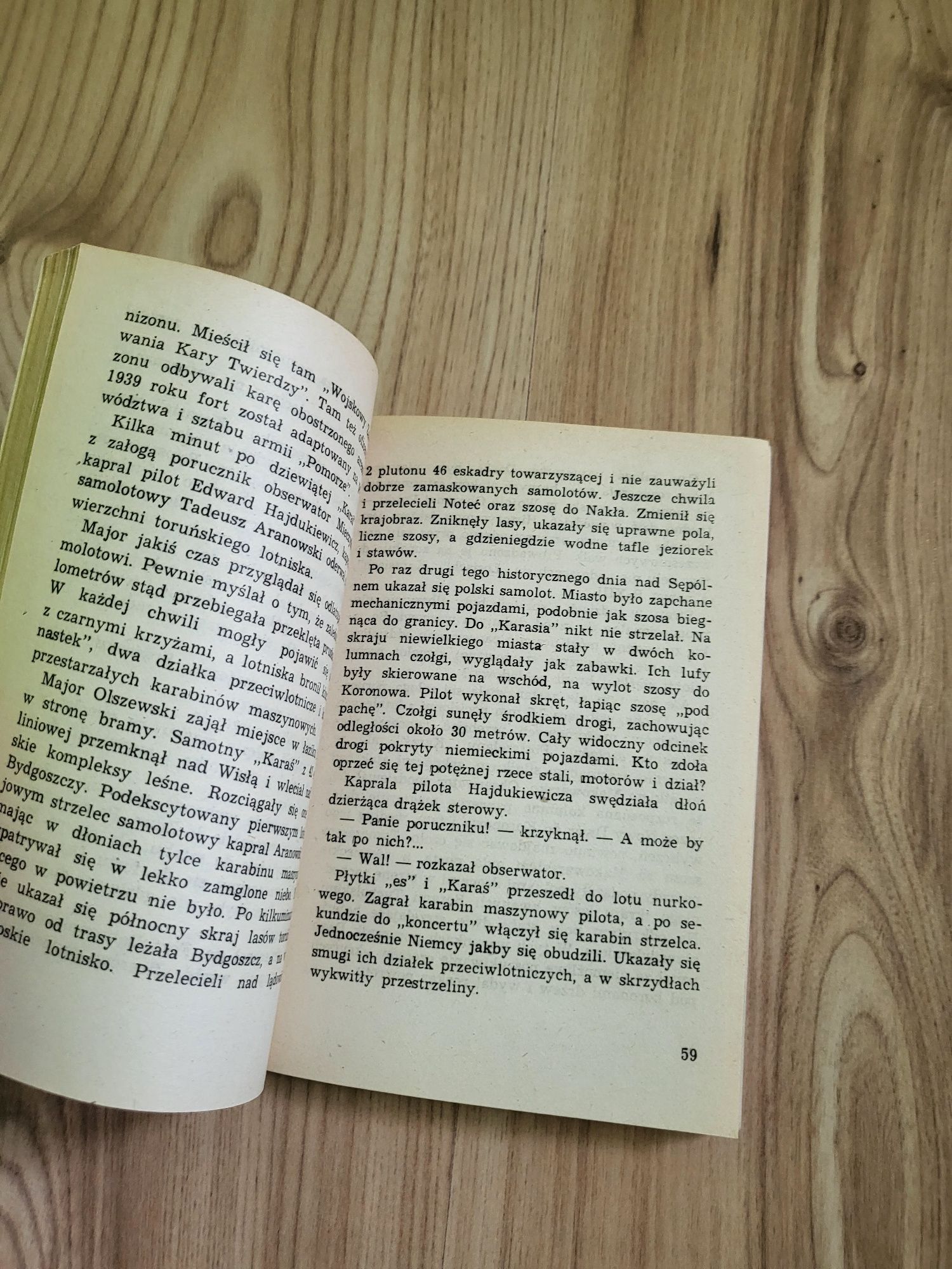 Książka z lotów na rozpoznanie