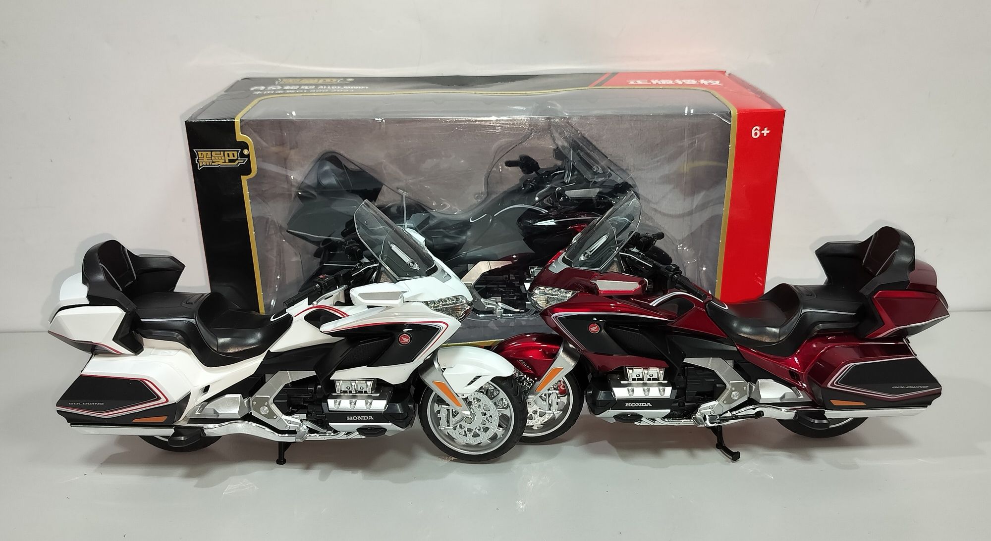 Распродажа HONDA Gold Wing GL1800 модель мотоцикла 1:11 со звуком и св