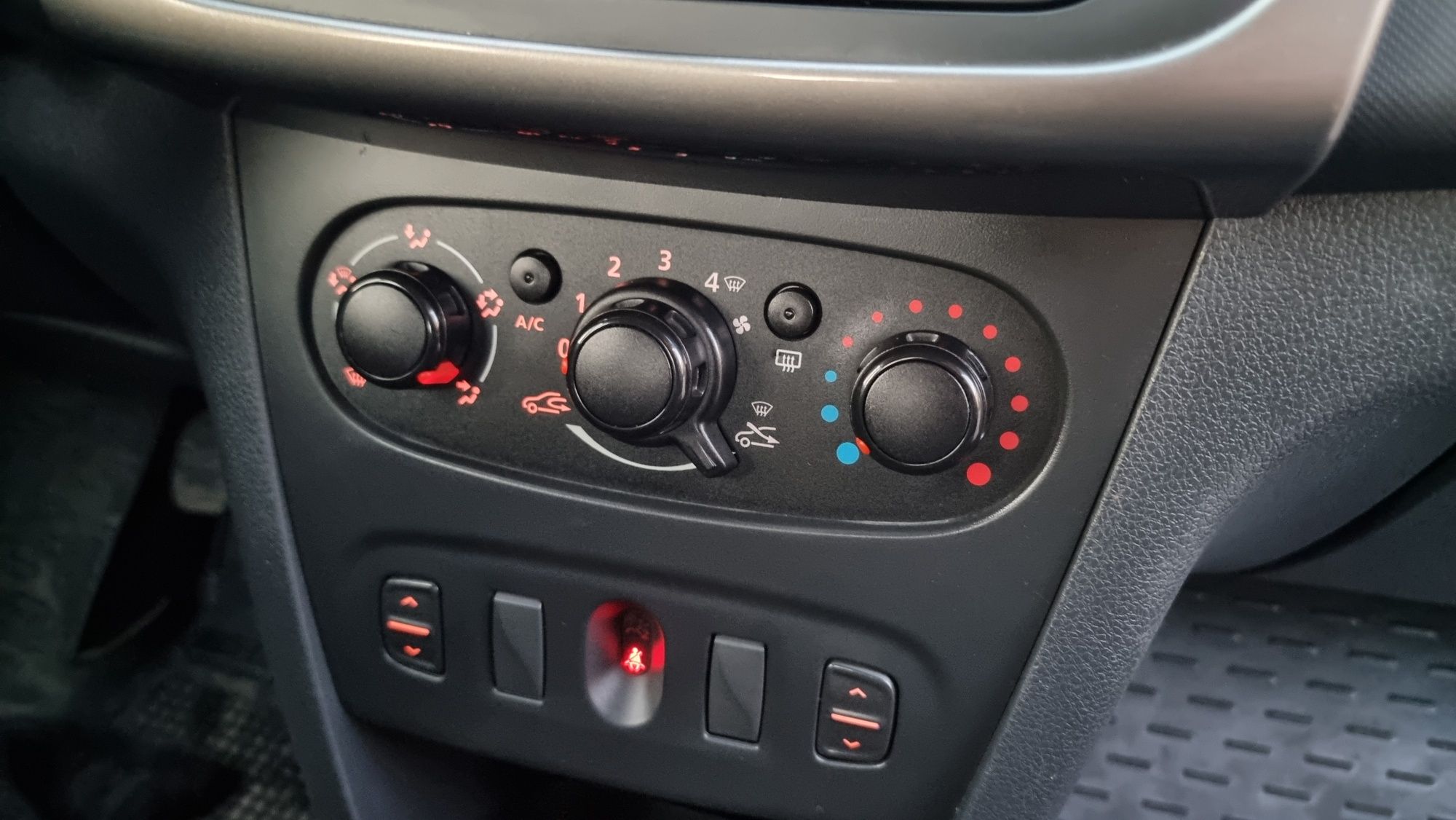 Дачія,Рено Сандеро Степвей.Dacia, Renault Sandero STEPWAY