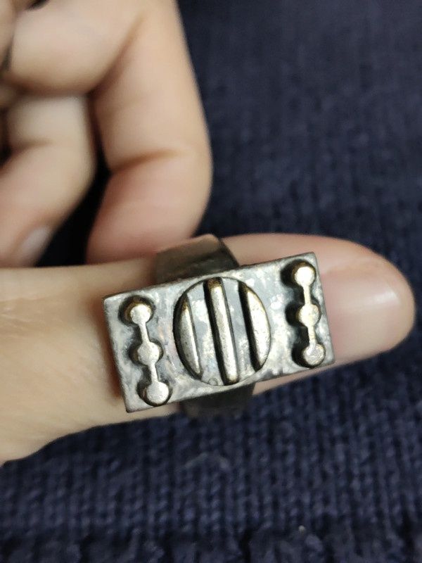 Stary, ręcznie wykonany pierścionek Vintage