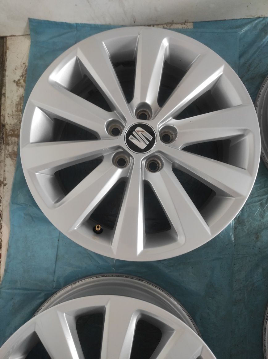 204 Felgi aluminiowe ORYGINAŁ SKODA R 15 5x100 otwór 57,1 Bardzo Ładne