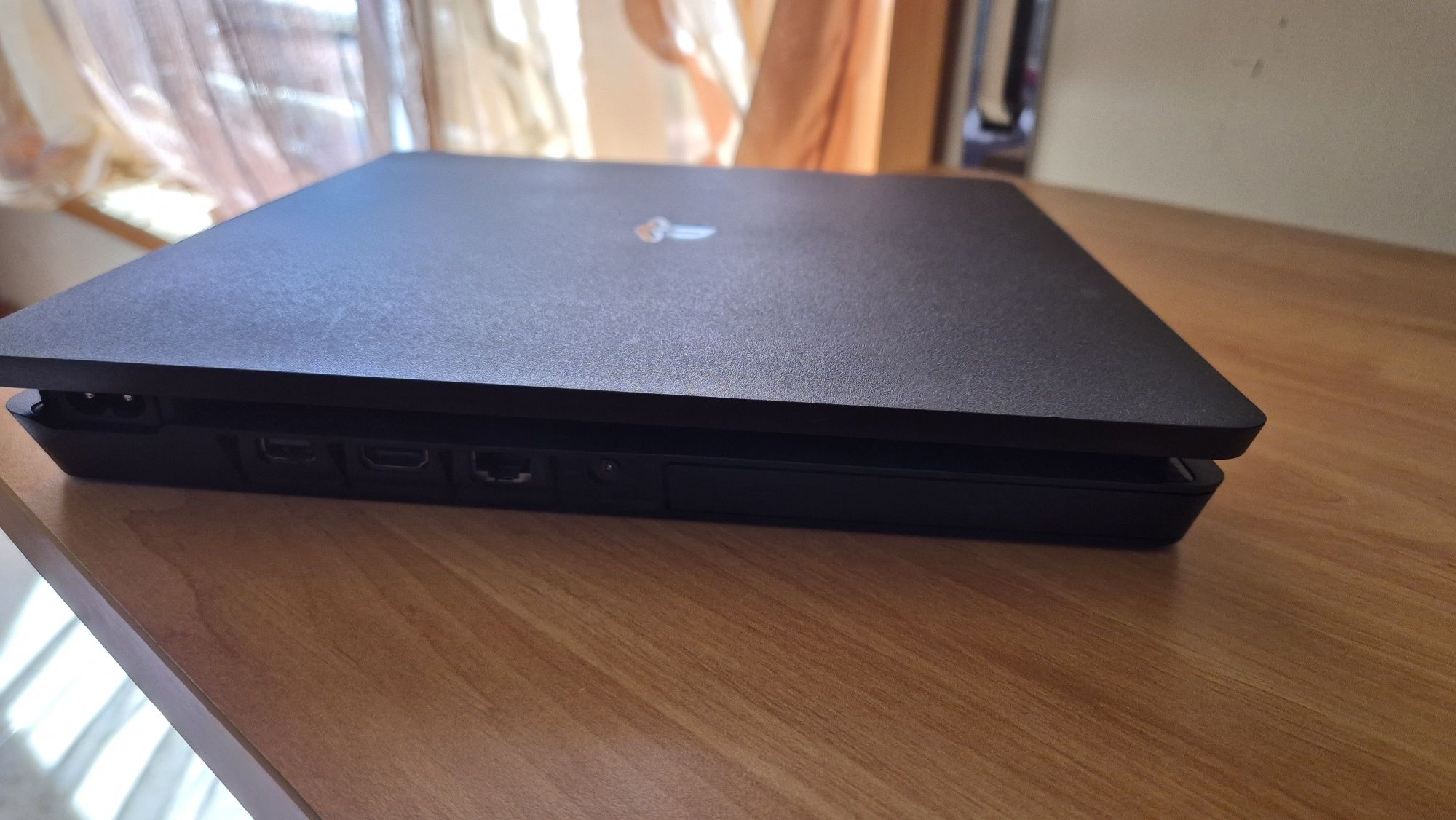 Vendo PS4 Slim 500gb com extras