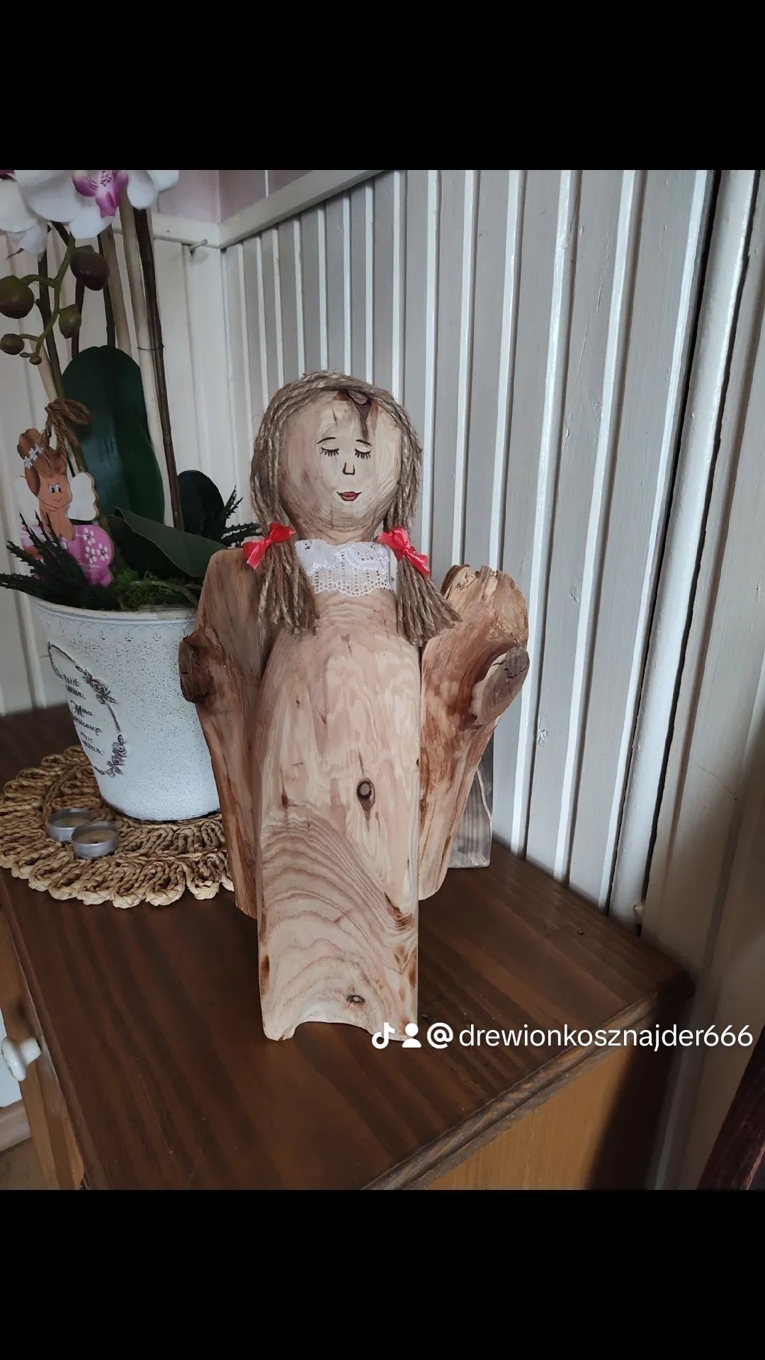 Anioł z drewna aniołek figurka